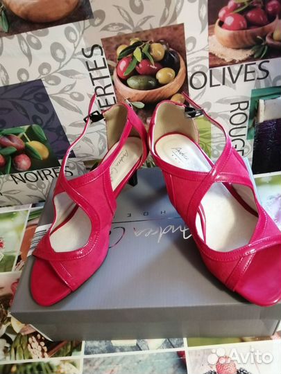 Босоножки женские 38 размер новые