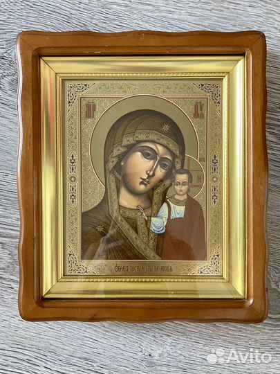 Иконы в деревянной раме