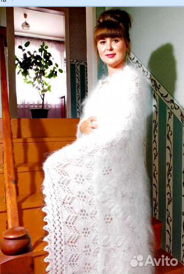 Белый пуховый платок ажурный