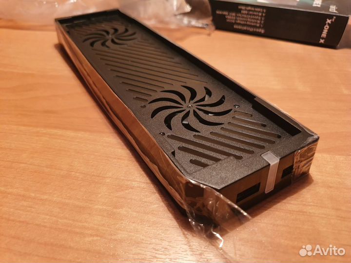 Xbox One X Вертикальная подставка с охлаждением