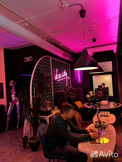 Лаундж-бар «Neon»