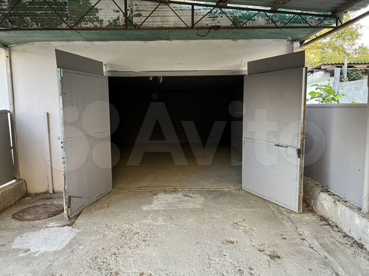 Гараж, > 30 м²