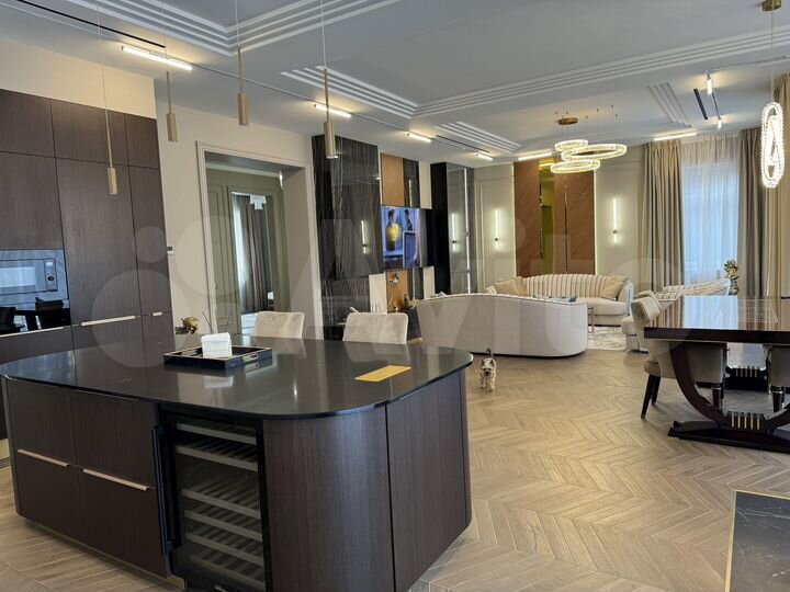 Дом 370 м² на участке 10 сот.