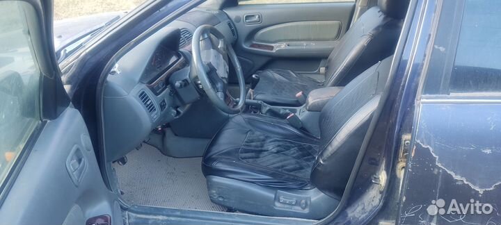 Nissan Maxima 2.0 МТ, 1998, битый, 70 000 км
