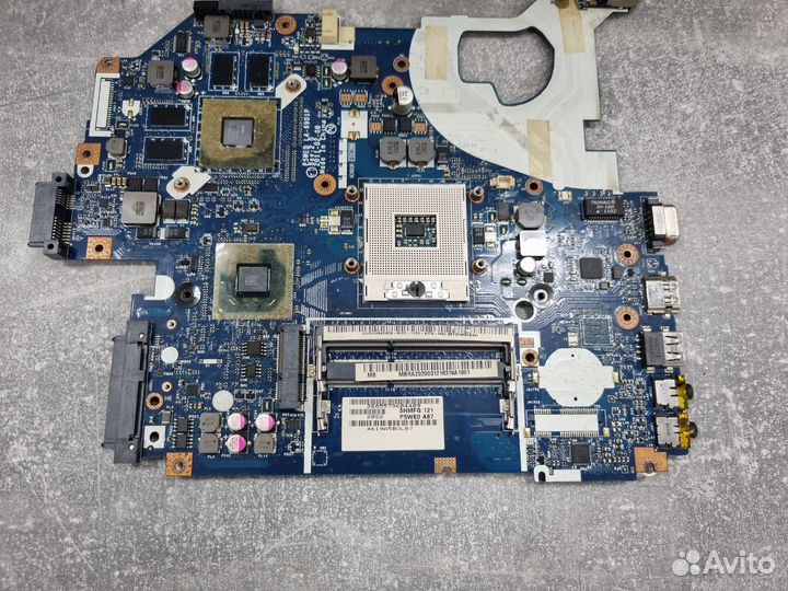 Материнская плата P5WE0 LA-6901 Rev:2.0