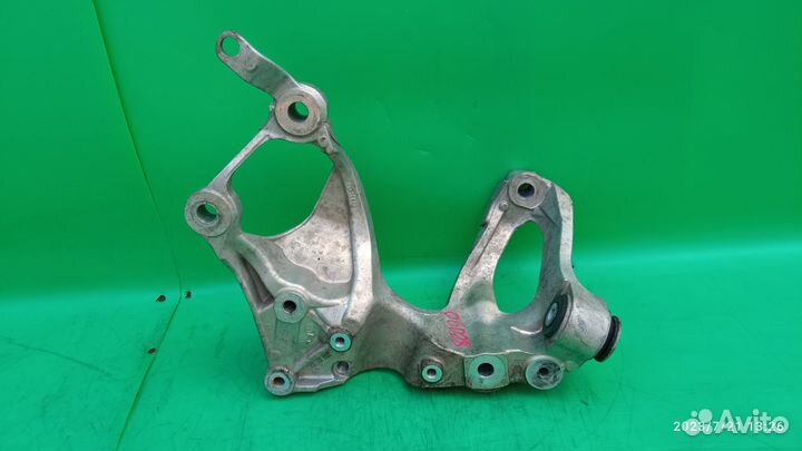 Кронштейн передней подвески для Honda Civic 5D