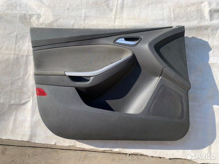 Обшивка двери передняя левая Ford Focus 3