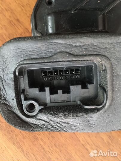 Замок двери задний правый 5TA839016D