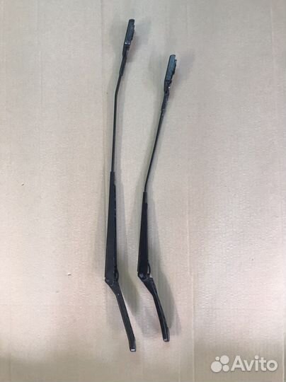 Поводки дворников Peugeot 308