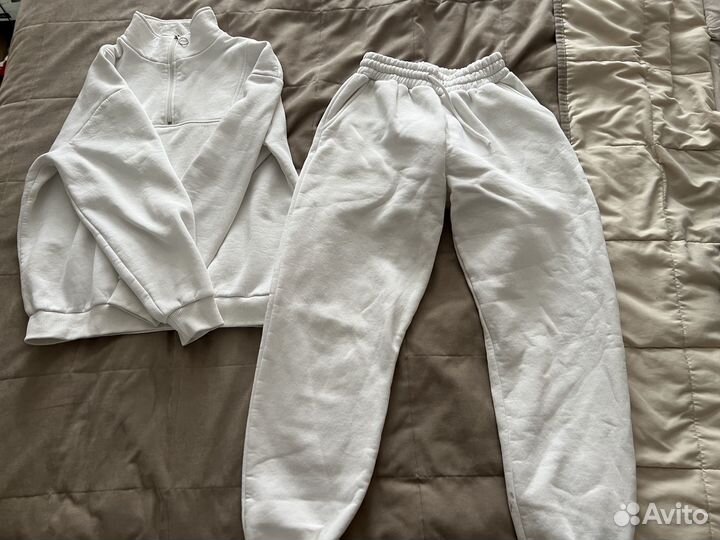 Костюмы женские 46 р-р