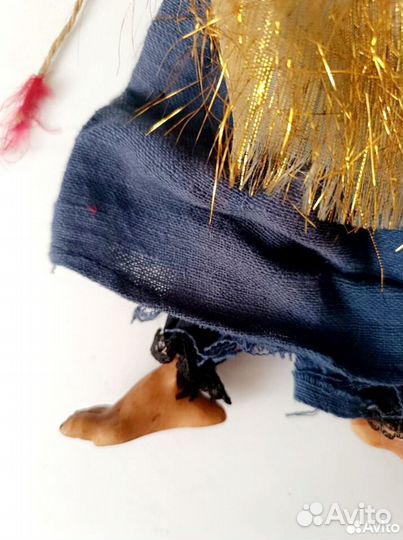 Баба Яга на метле оберег