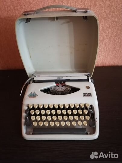 Пишущая машинка триумф