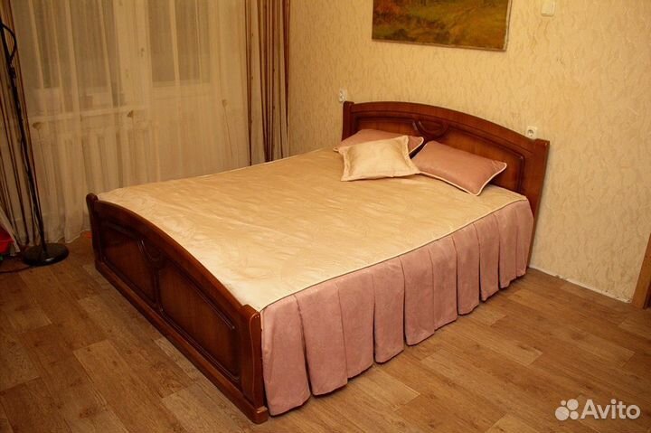 Комплект: покрывало и 3 подушки