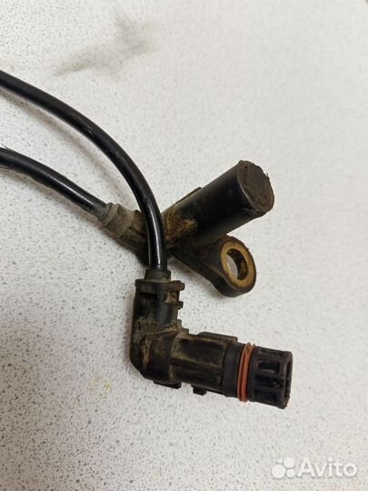 Датчик ABS передний