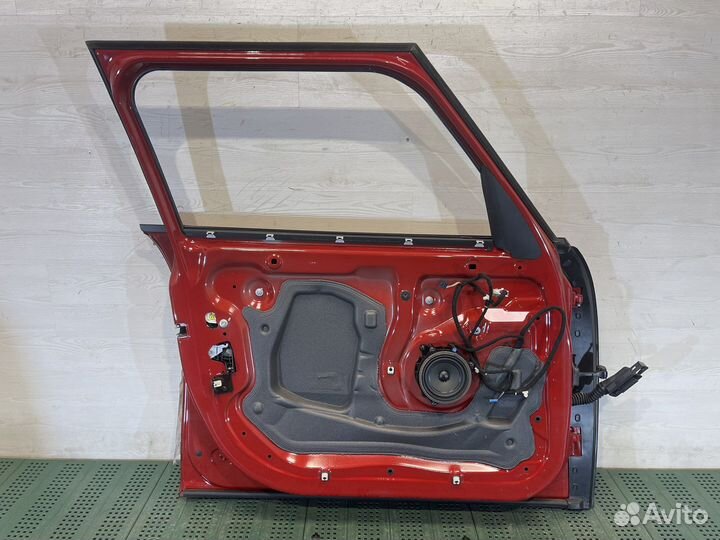 Передняя левая дверь на MNI F55