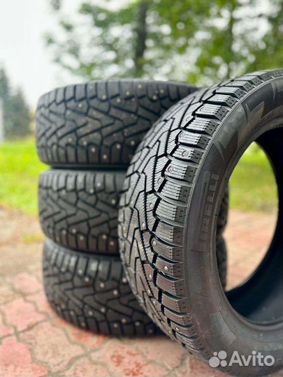 Pirelli Ice Zero 215/55 R18 99T