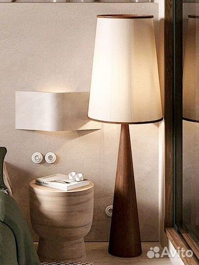 Торшер напольный деревянный 