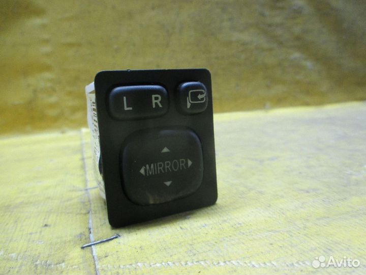 Блок упр-я зеркалами Toyota Corolla fielder NZE164G