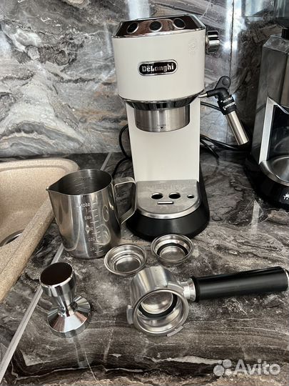 Кофемашина delonghi рожковая dedica