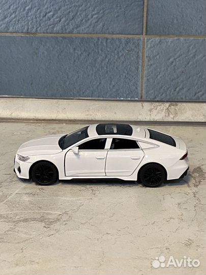 Модель автомобиля инерционный 1:32 Audi RS7