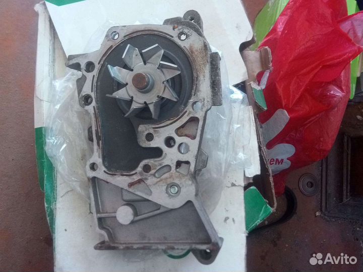 Водяная помпа Renault к4м