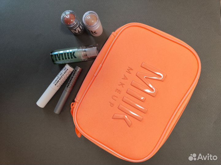 Набор косметики Milk в бомбической косметичке