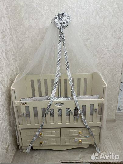 Детская кроватка