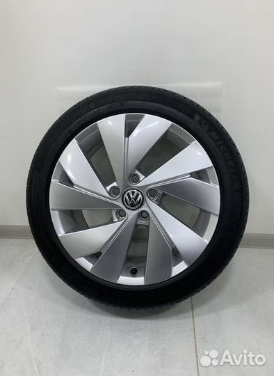 Новые Volkswagen Golf 8, 7, Michelin 225/45 R17
