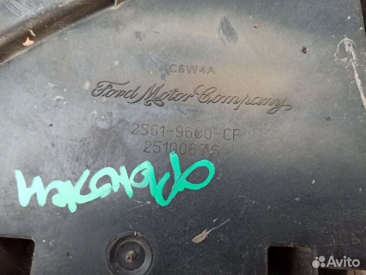 Корпус воздушного фильтра Ford Fusion fxja