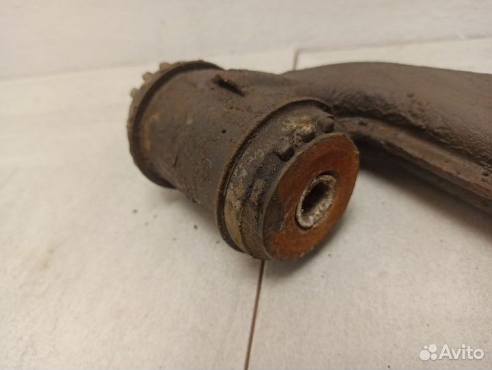 Рычаг передний левый нижний