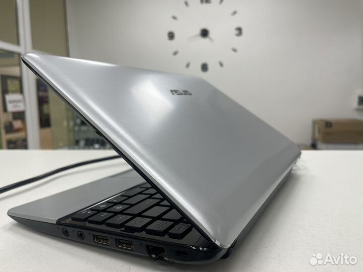 Компактный ноутбук Asus