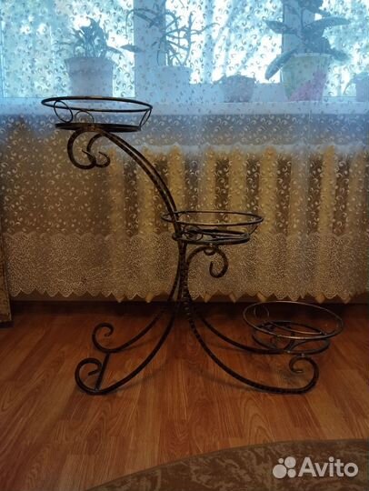 Подставка для цветов напольная металлическая