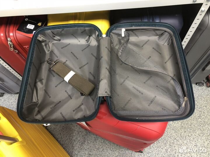 Чемодан на колесах новый