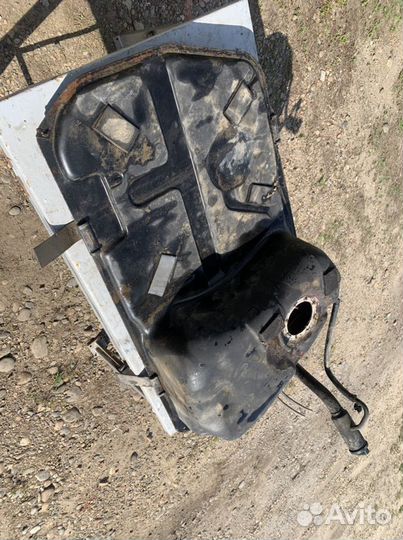 Бензобак BMW E32