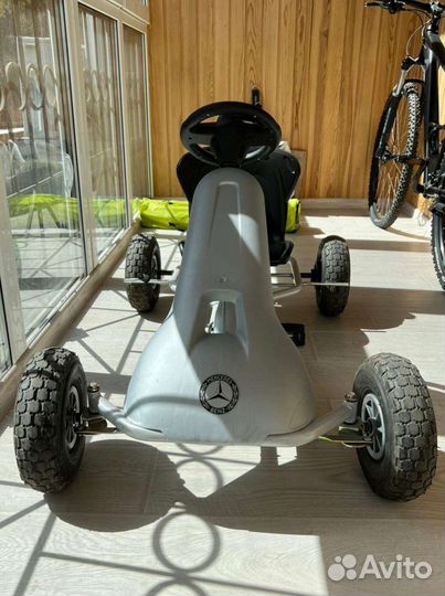 Детская педальная машина