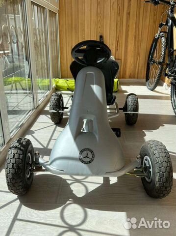 Детская педальная машина