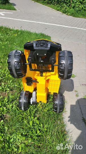 Детский квадроцикл на аккумуляторе
