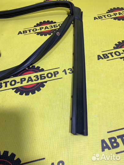 Уплотнитель двери задний левый Kia Ceed 3 CD 1.6