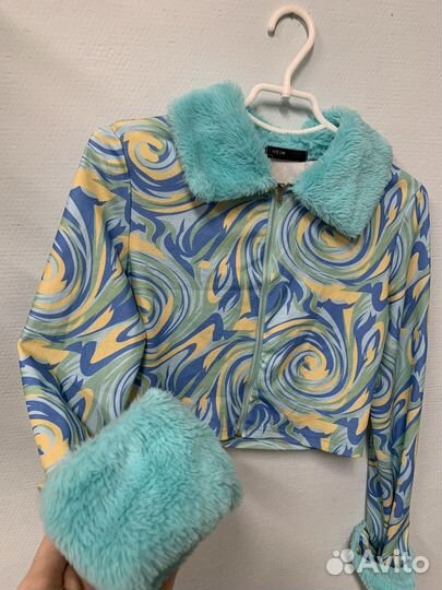 Необычный топ с искусивенными вставками