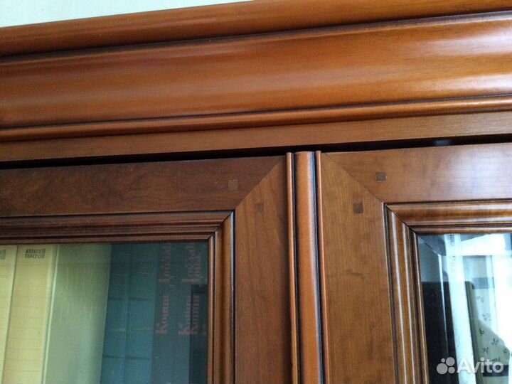 Комод, зерк, шкаф Тумба из масс. Вишни. Италия