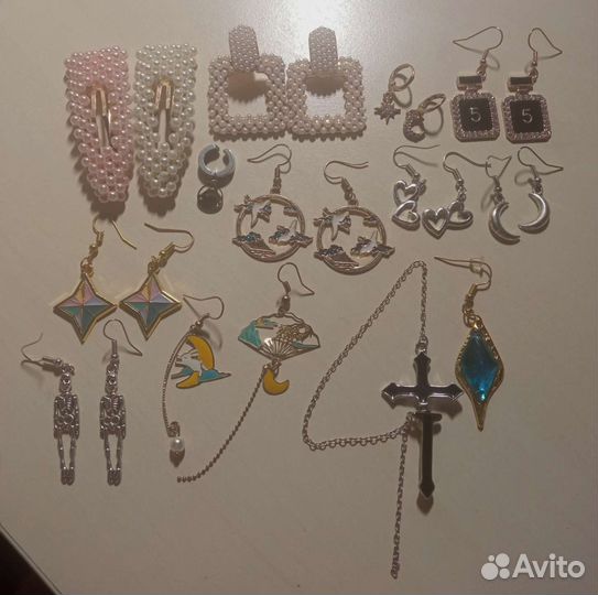 Брелки, кольца, серьги, брошки, значки, подвески