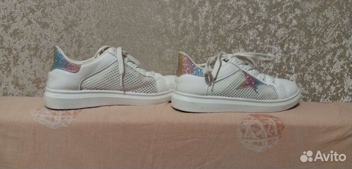 Кроссовки и туфли 37 размера