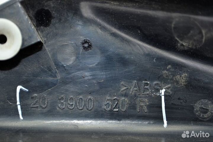 Накладка кронштейна бокового зеркала нижнего право