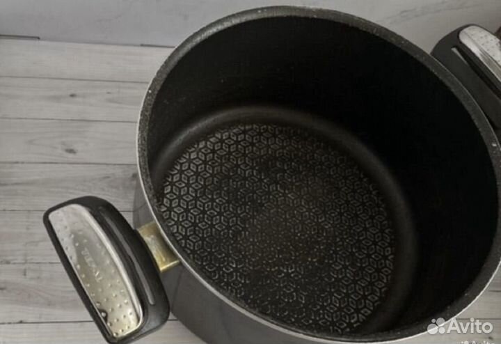 Кастрюля Tefal Integral с антипригарным покрытием