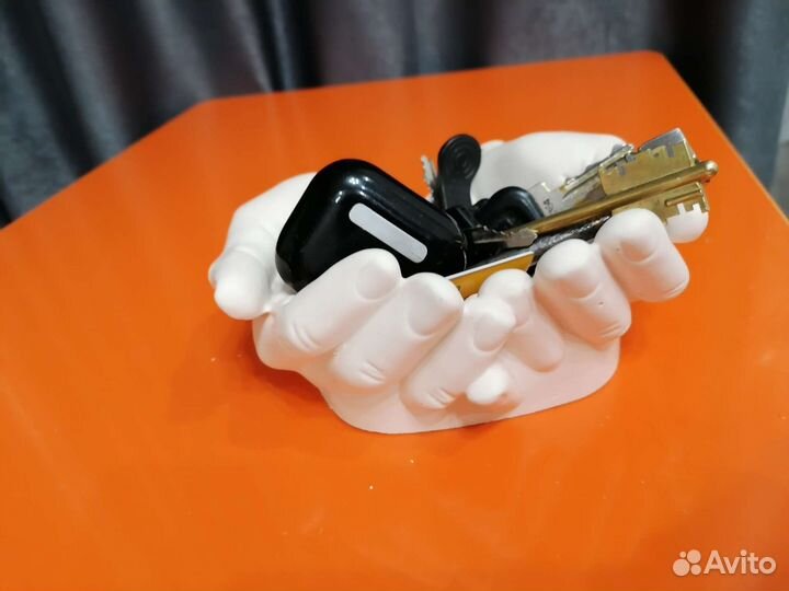 Декоративная современная статуэтка-органайзер