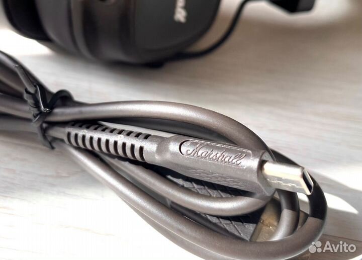 Беспроводные наушники Marshall