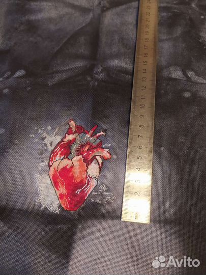 Микровышивка. Сердце человека