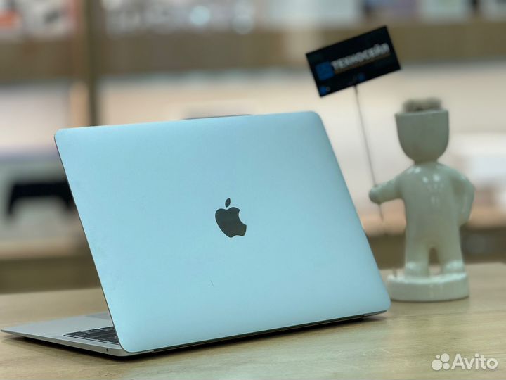 Macbook Air 2019 13” /intel core i5/ 8gb / SSD 256