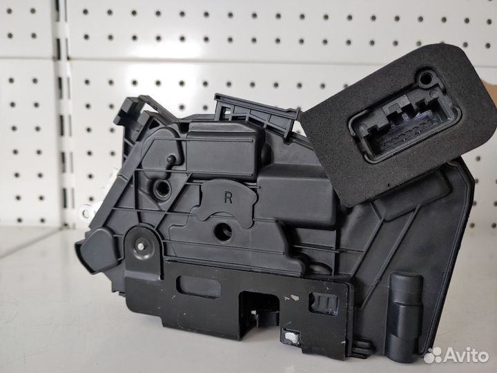 Замок двери передний правый polo 6RD837016A