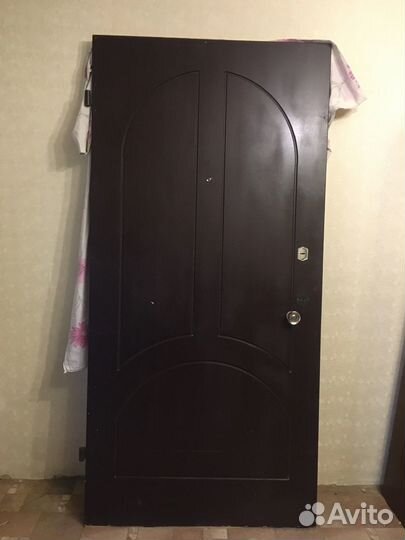 Дверь входная металлическая и деревянная